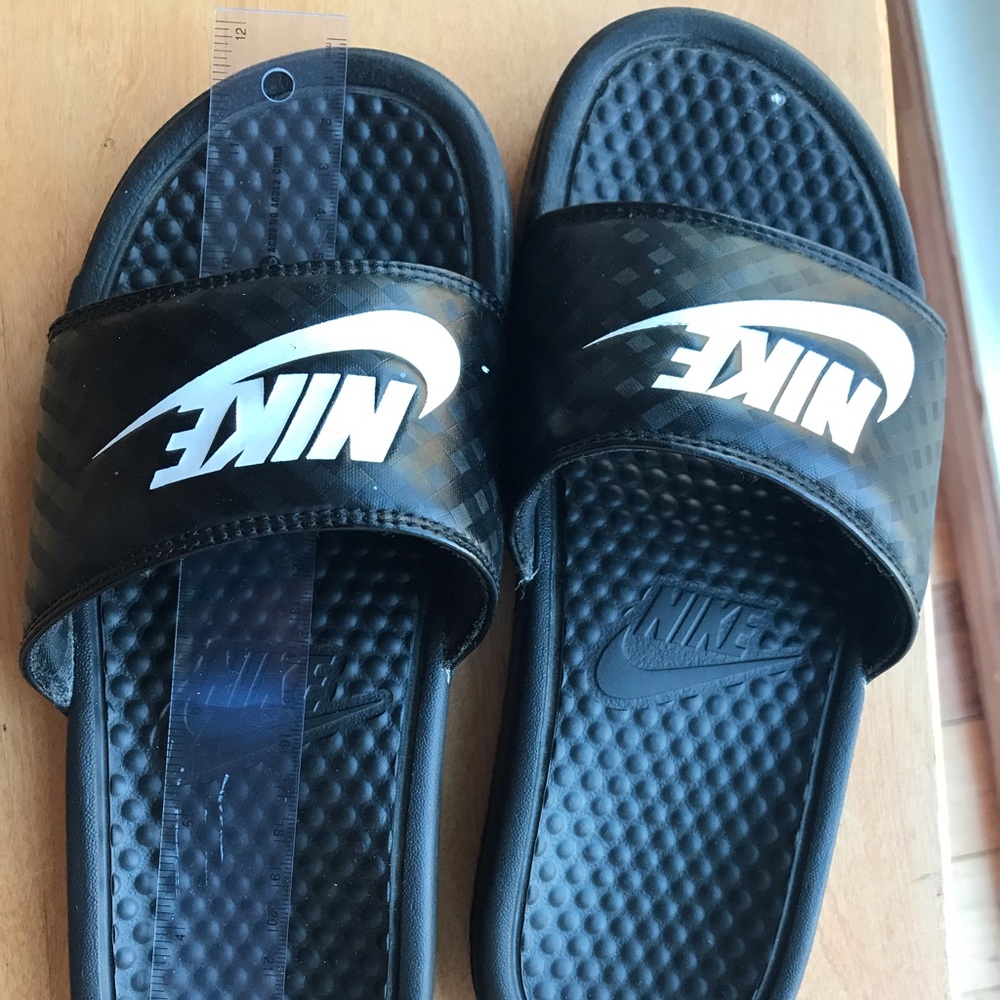 Nike - Picture 2 of 3